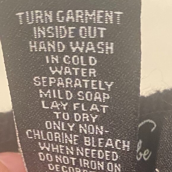 Crystal Kobe Black “Red Hat” Cardigan Size Petite Medium - Picture 7 of 7